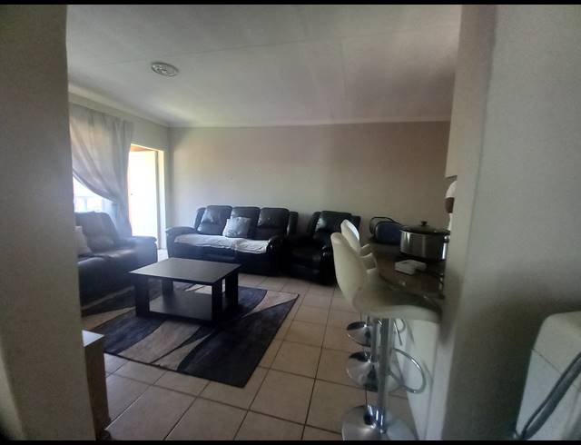 3 BEDROOM APARTMENT FOR SALE IN BOKSBURG CENTRAL